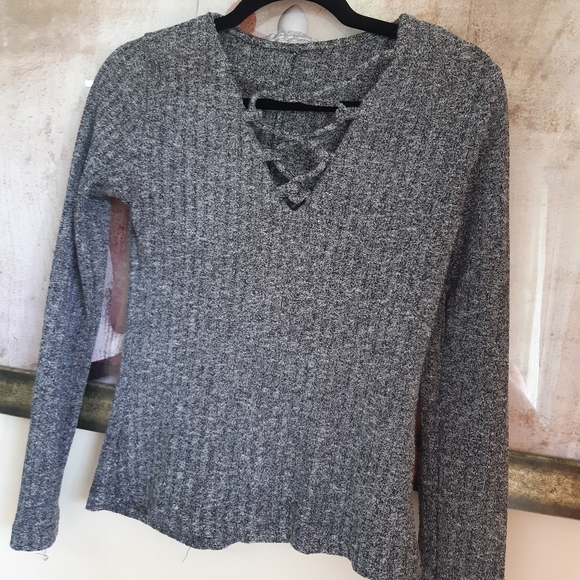 Grey knit top by shein - Picture 2 of 3